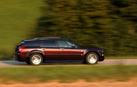 Начались официальные продажи Chrysler 300C Touring в России.