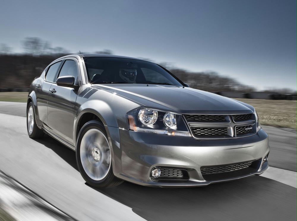 Компания Chrysler сняла с конвейера седан Dodge Avenger